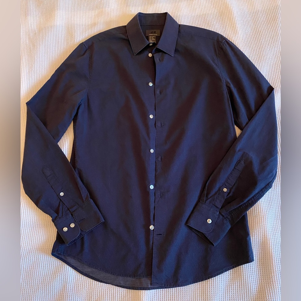 🌹Last Chance! Premium cotton navy blue polka dot regular fit button down shirt.